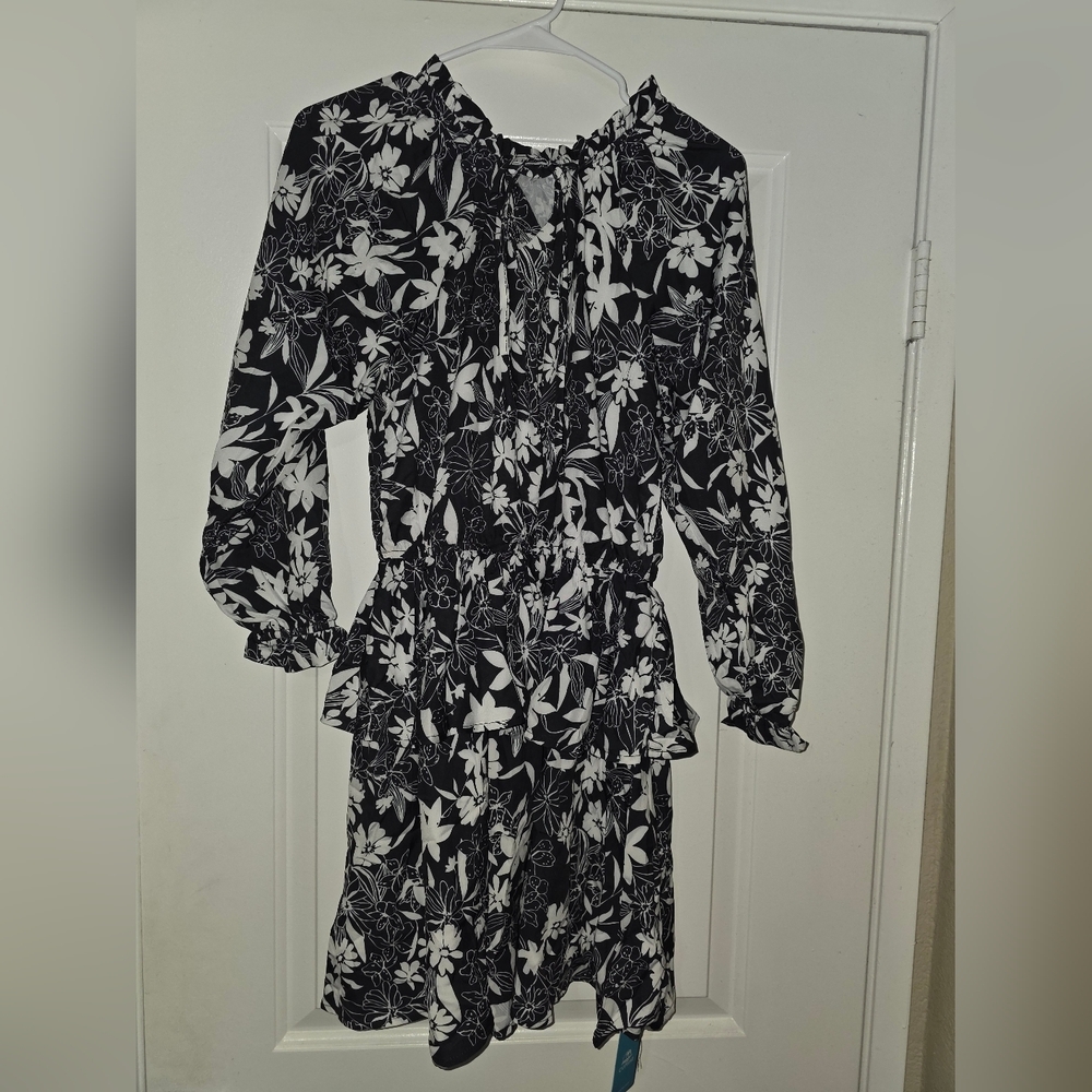 π€ CUPSHE Black & White Floral Long Sleeve Mini Dress β’ Large β’ NWT - Picture 3 of 4